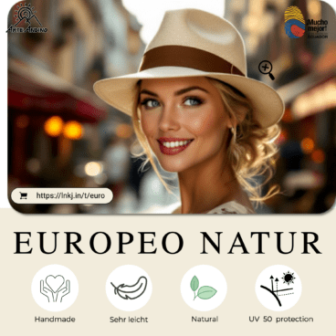 Una donna sorride mentre indossa il cappello Panama Europeo Especial – Bogartform, che mette in risalto la lavorazione artigianale, la sensazione di leggerezza, i materiali naturali e la protezione UV-50.